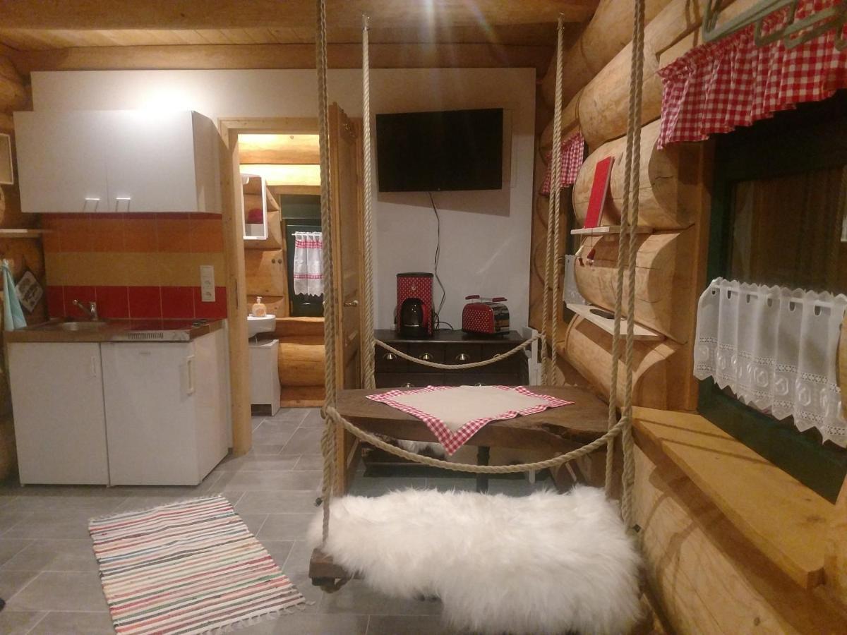 Ferienwohnungen Blockhaus - Zwergenhaeusl กรุนเอา อิม อาล์มทาล ภายนอก รูปภาพ